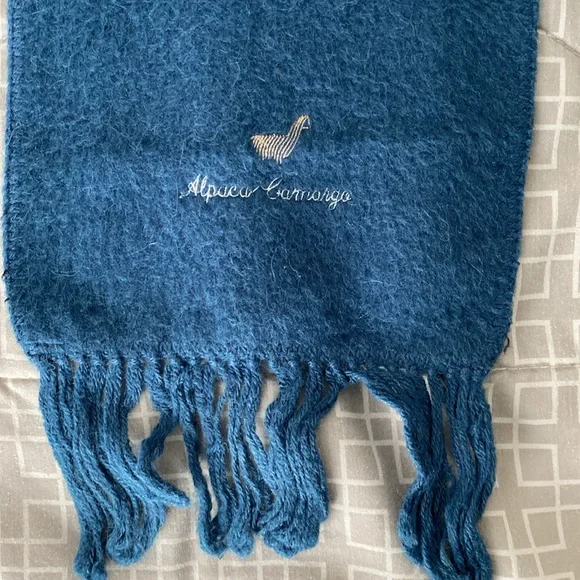 Peruvian Alpaca Camargo dark blue fringe scarf - Picture 5 of 17